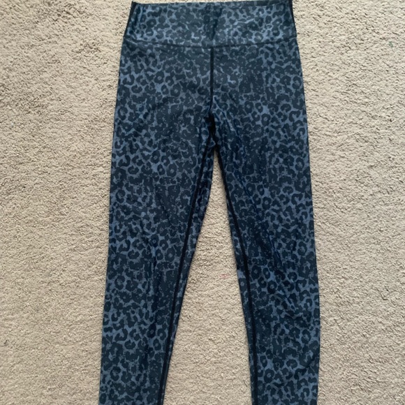 (SOLD)Zyia high rise leopard scrunch butt leggings - Picture 1 of 4